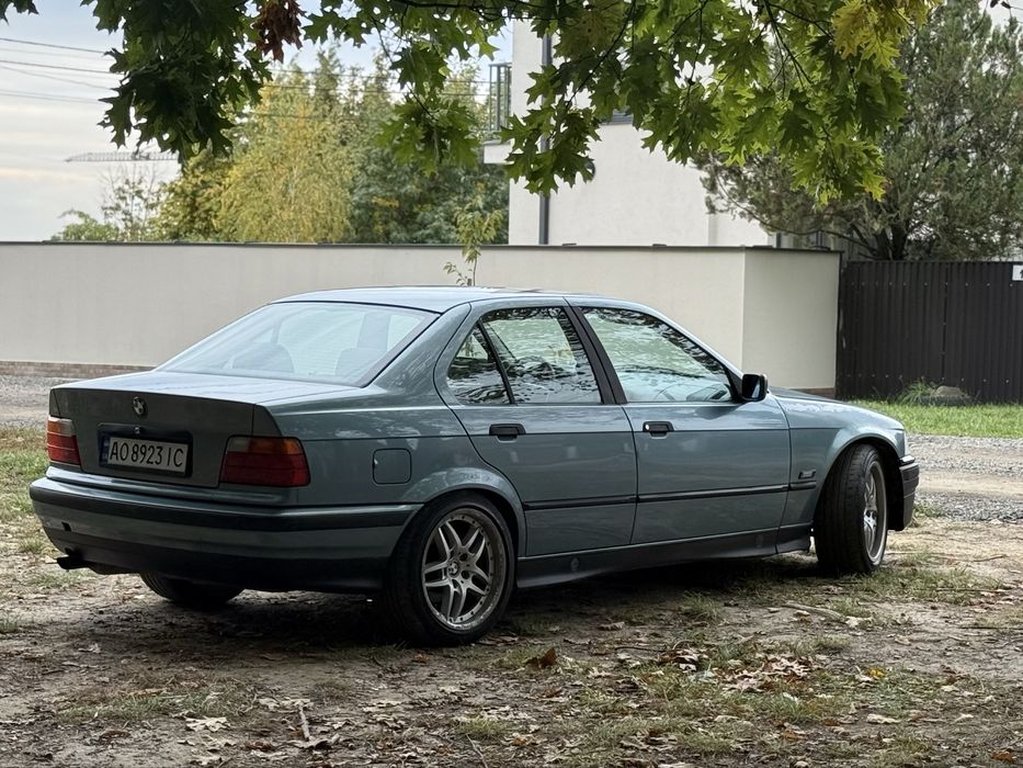 Продам BMW e36 320i