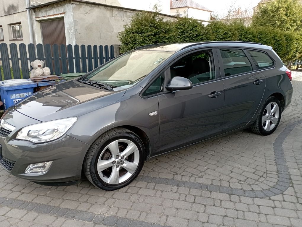 Opel Astra J  zarejestrowana po dużym serwisie