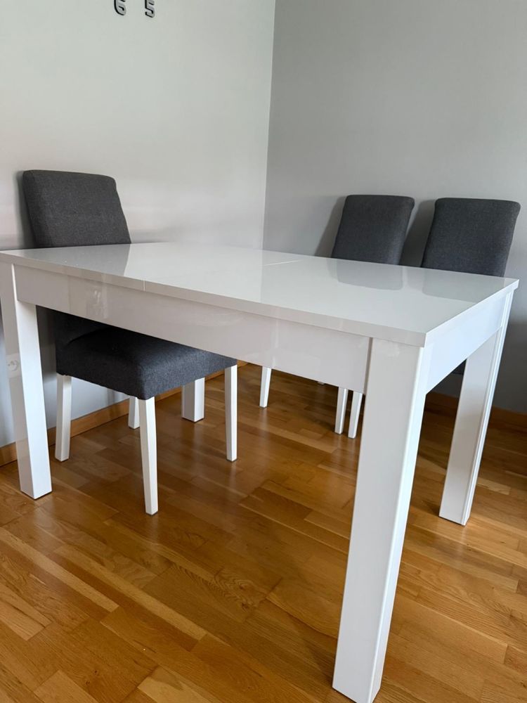 Stół rozkładany + 6 krzeseł – zestaw w bardzo dobrym stanie