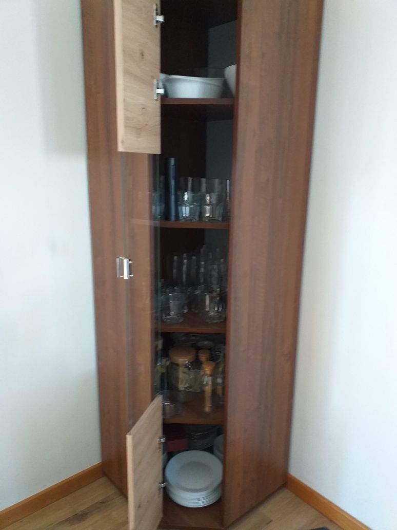 Witryna narożna z kolekcji AGATA.