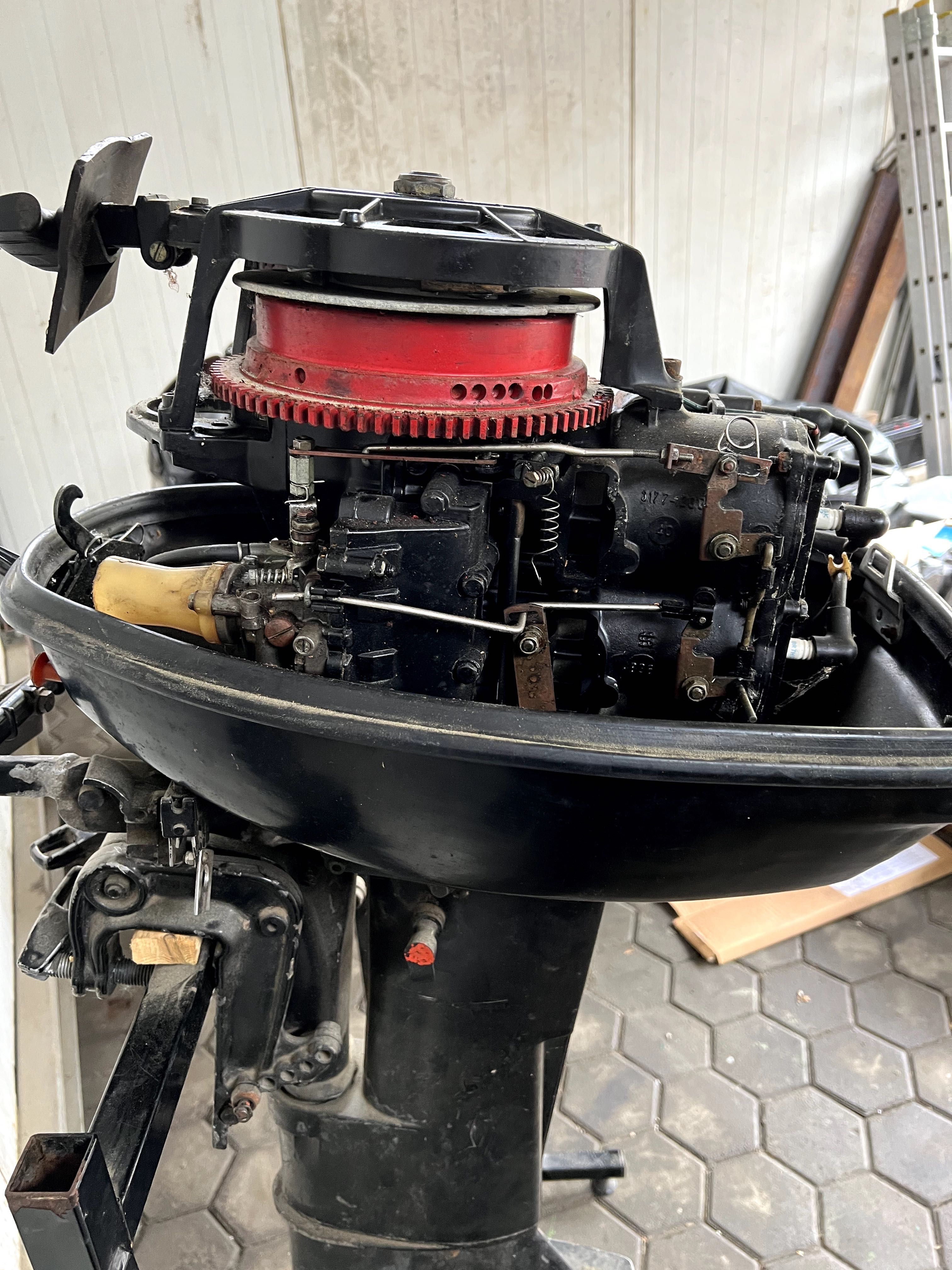 Łódka Łódź Silnik zaburtowy Volvo Penta 15 km dwusów stopa 70 cm