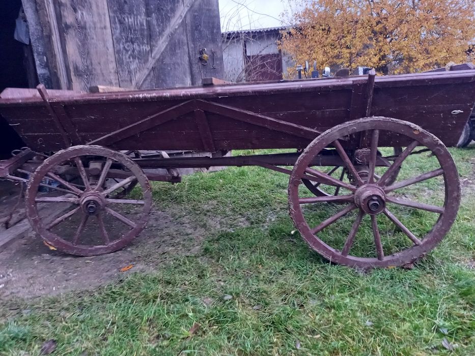 Продам фіру на дерев'яних колесах