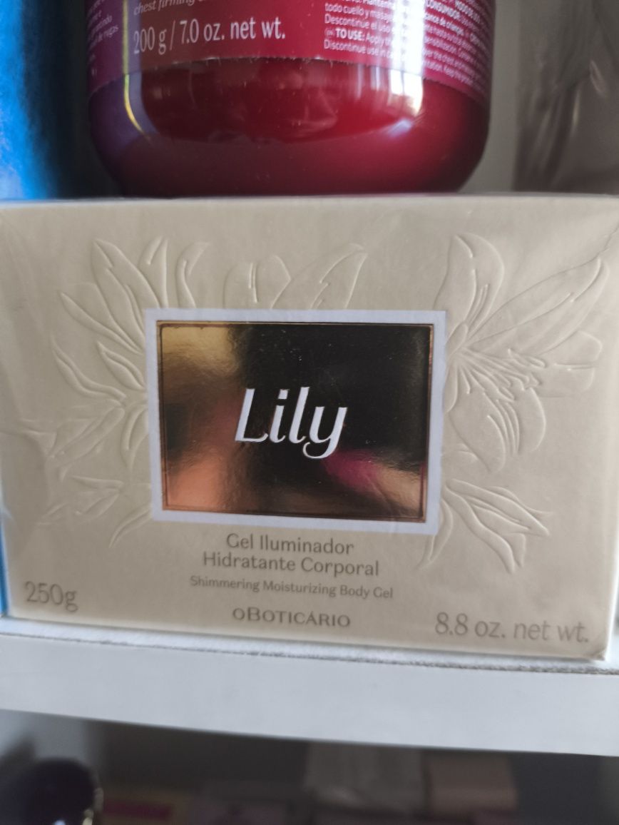 Gel iluminador corporal e creme acetinado corporal