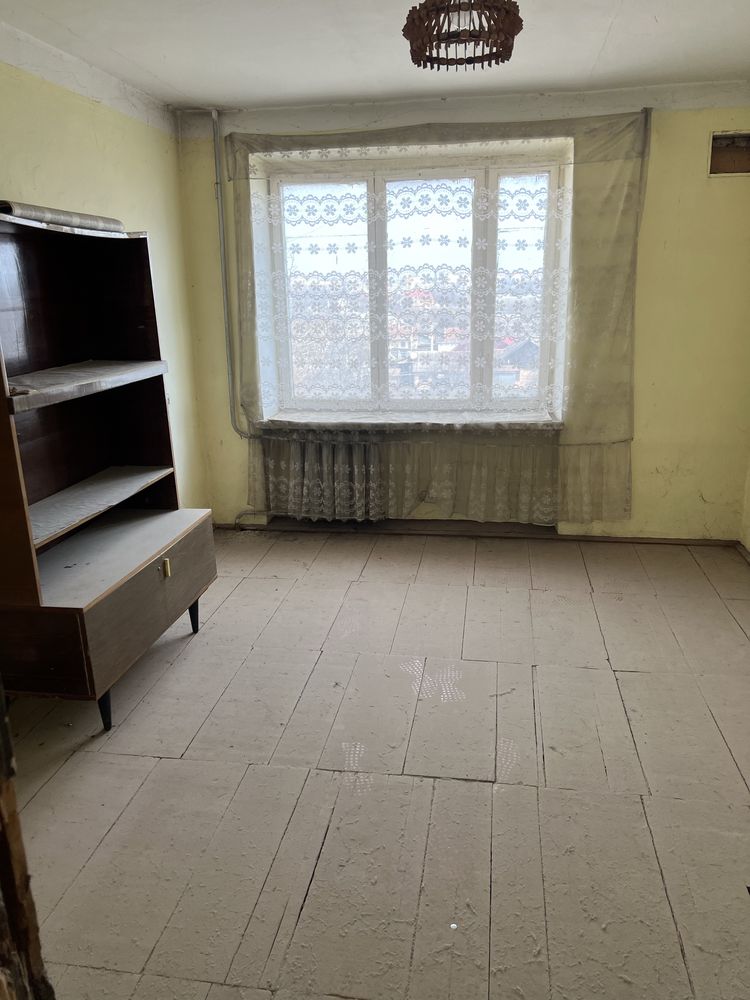 Продам кімнату в гуртожитку по вул.Текстильників ст.ціна8500дол.