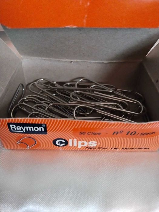 Lote de Materiais de Escritório / Escola • Dossiers / Papel / Etc.