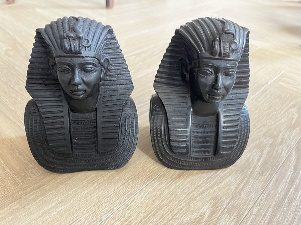 2 popiersia faraonów figurka