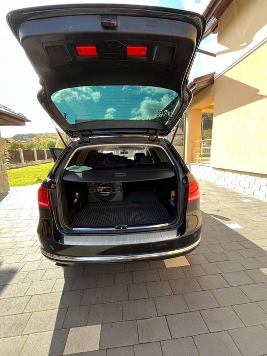 Автомобіль машина пасат б7 Passat B7