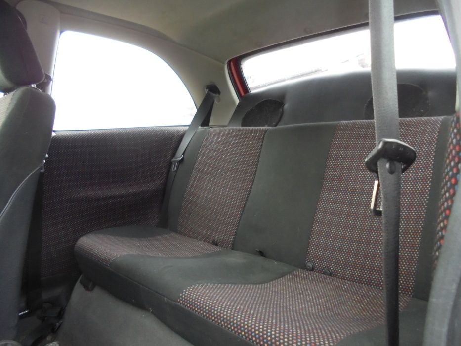 Opel Corsa B czerwona, 1.4 benzyna przeznaczona na części