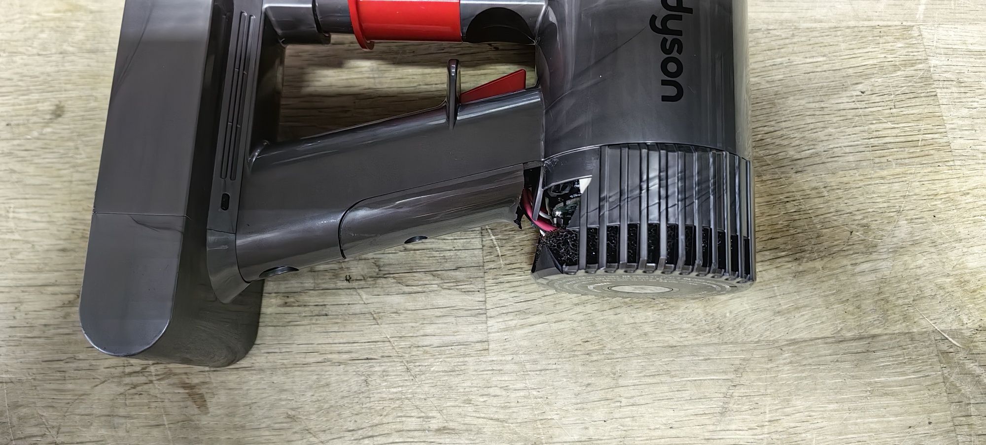 Бездротовий пилосмок Dyson V6