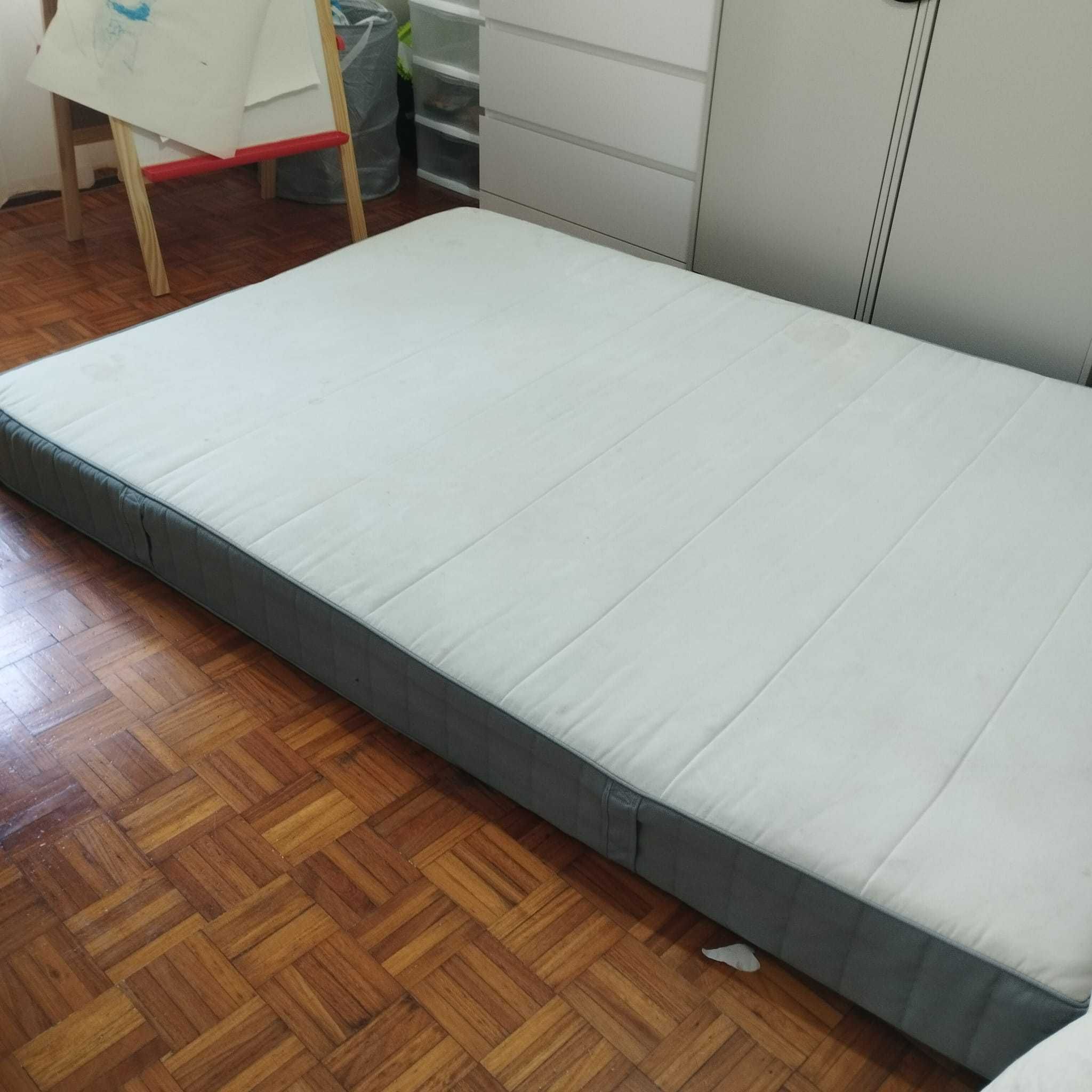 Cama de casal com colchão