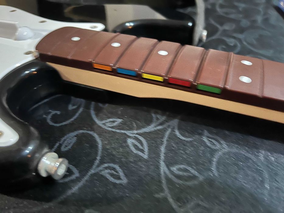 Rock Band4 + Guitarra wi-fi fender