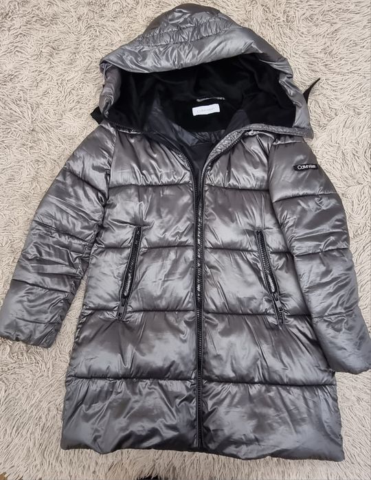 Продам пуховик Calvin Klein оригинал.