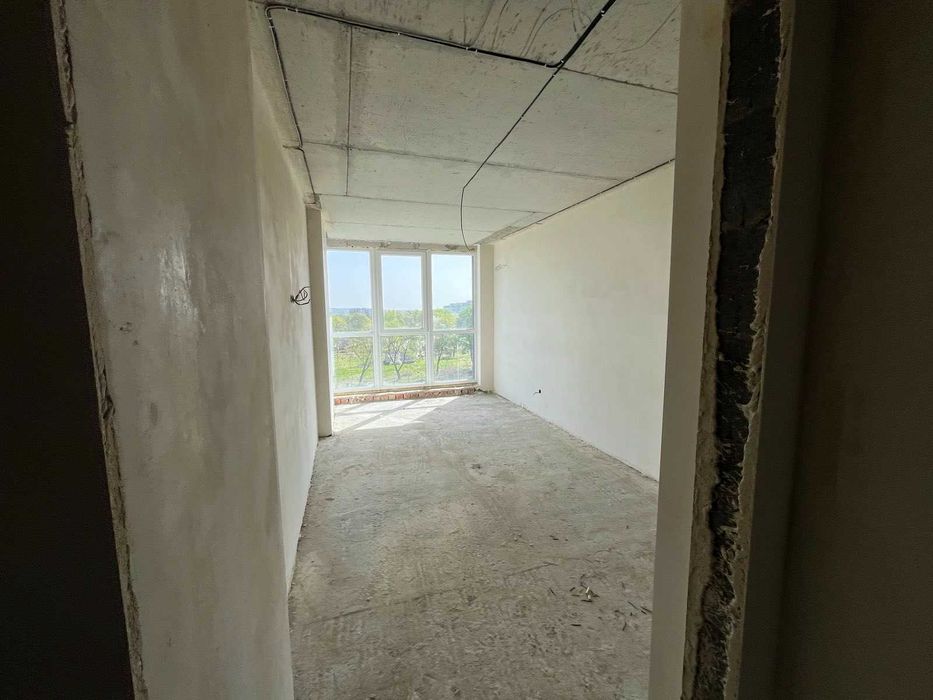 Продам чудову 3-к. квартиру у зданому будинку під чистовий ремонт