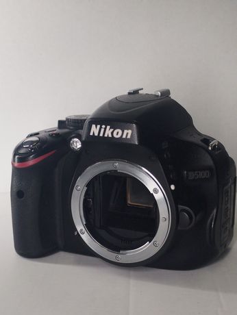 Nikon d5100. 18-105mm 1:3.5-5.6G Nikkor