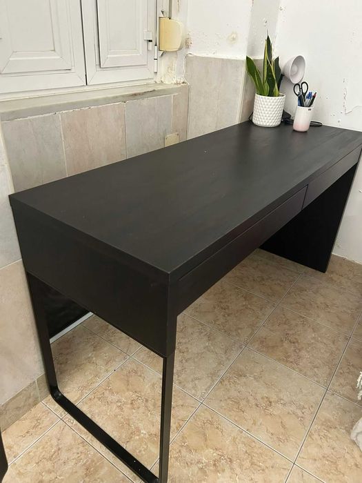 Secretária IKEA preta como nova