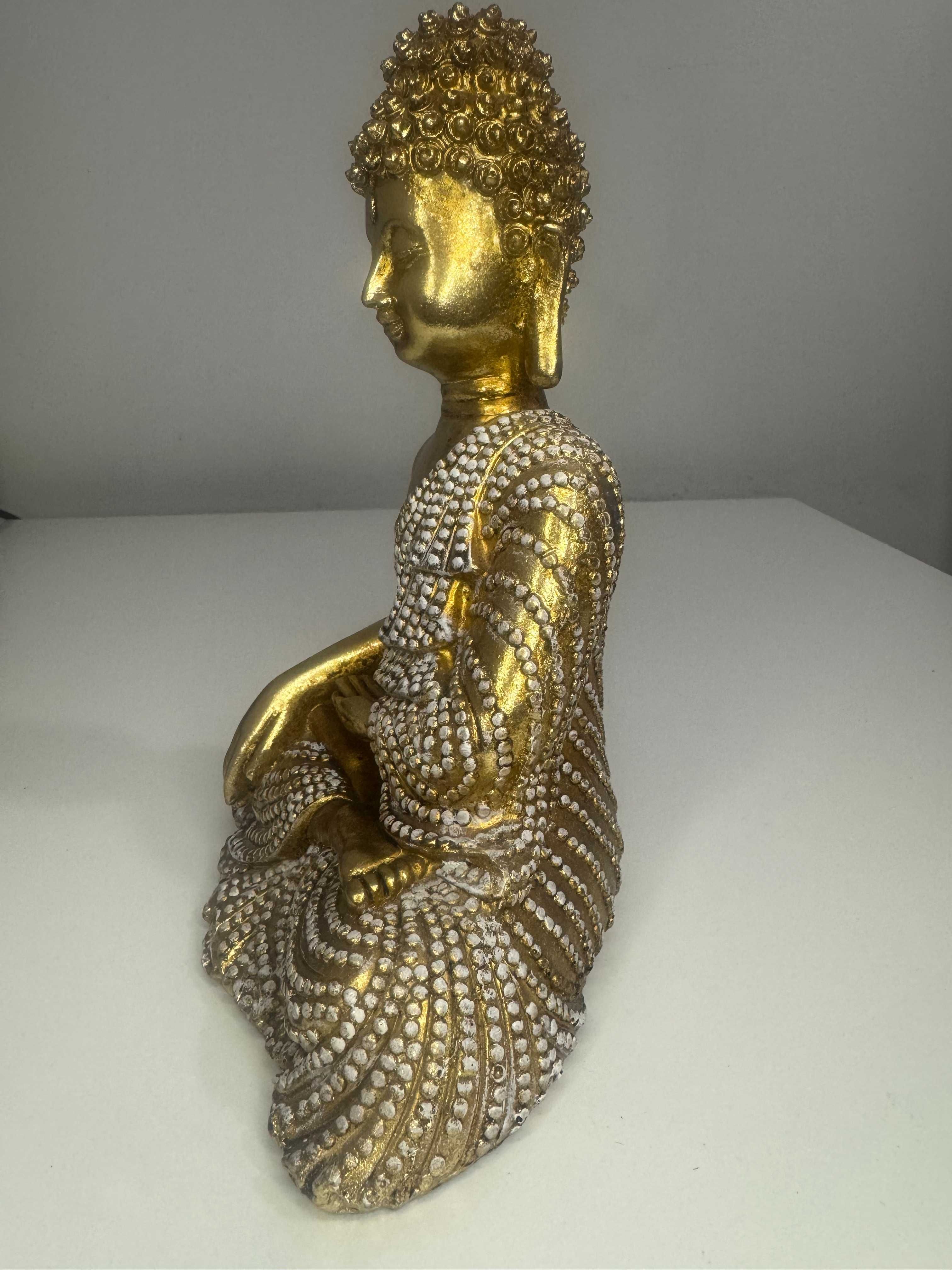 Estátua de Buda Dourada – Decoração Zen e Harmonia