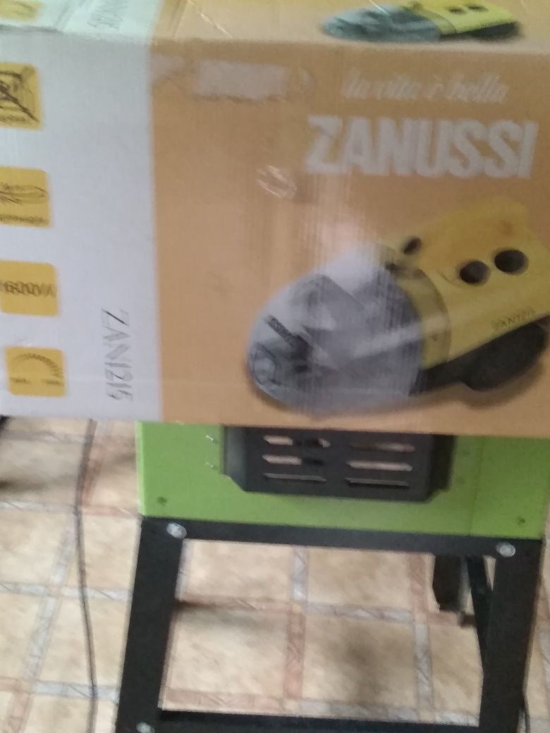 Odkurzacz bezworkowy zanussi