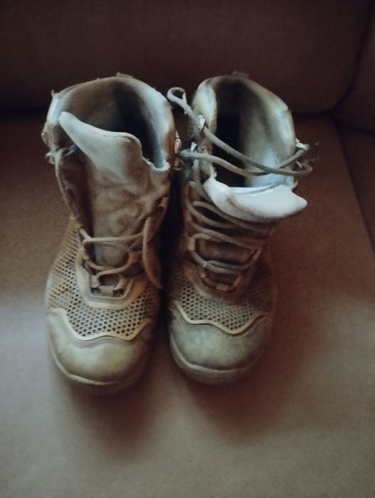 Продам мужские ботинки