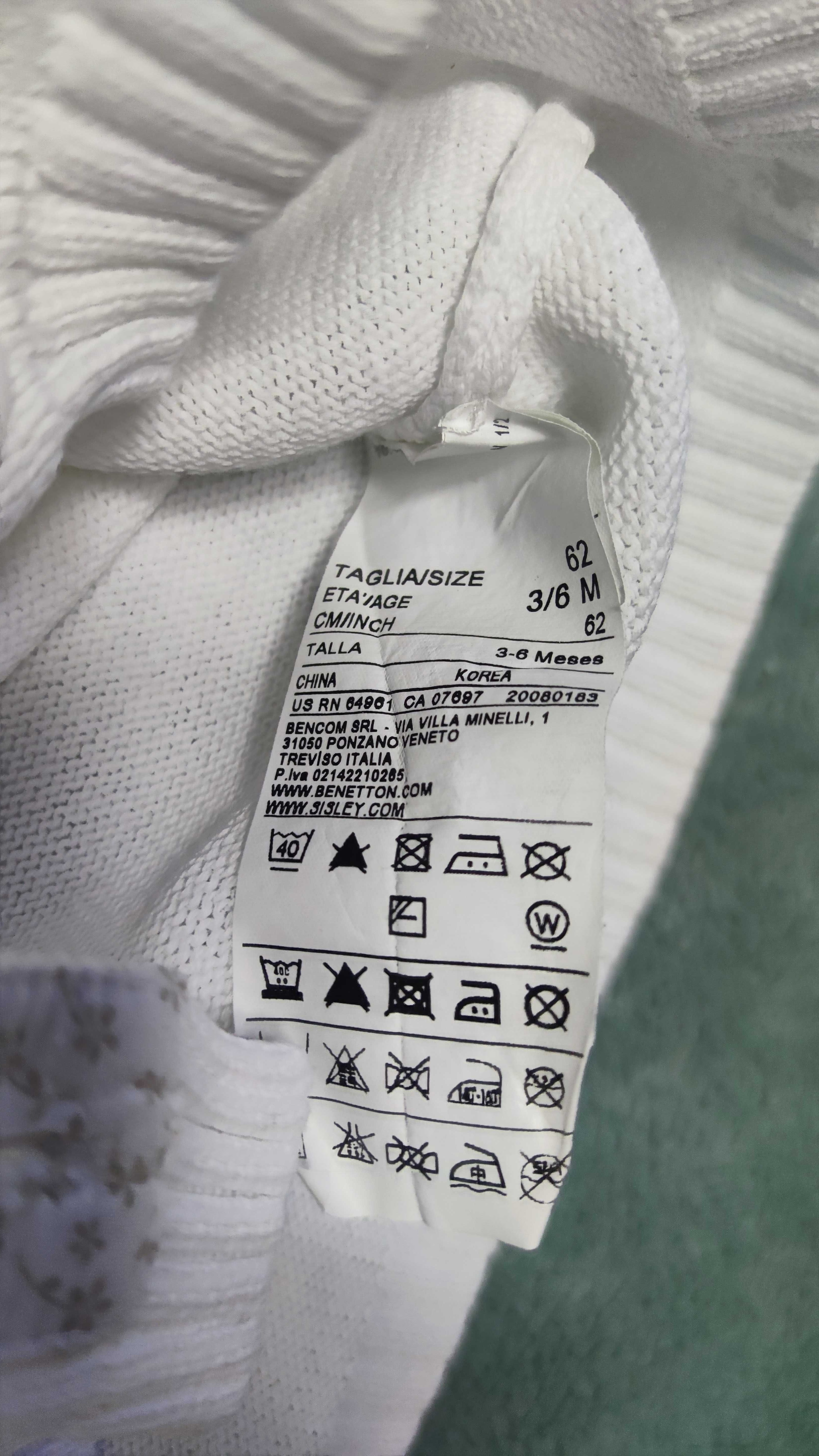 Benetton elegancki zapinany sweter kardigan biały 62 3-6 na chrzciny