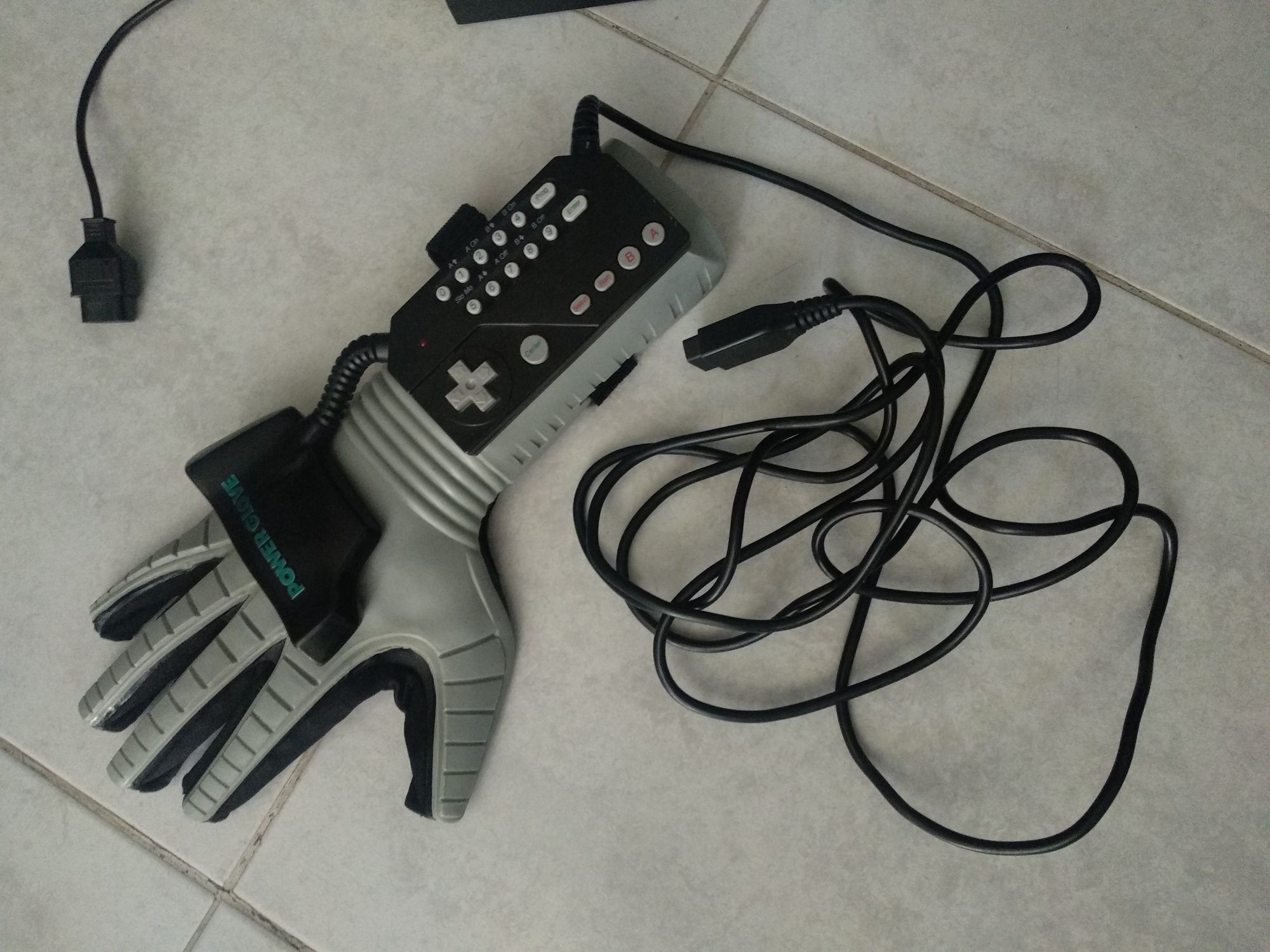 Nintendo Powerglove! Em bom estado, a funcionar!