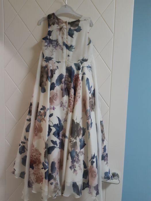 Продам святкову сукню на дівчинку 5 років