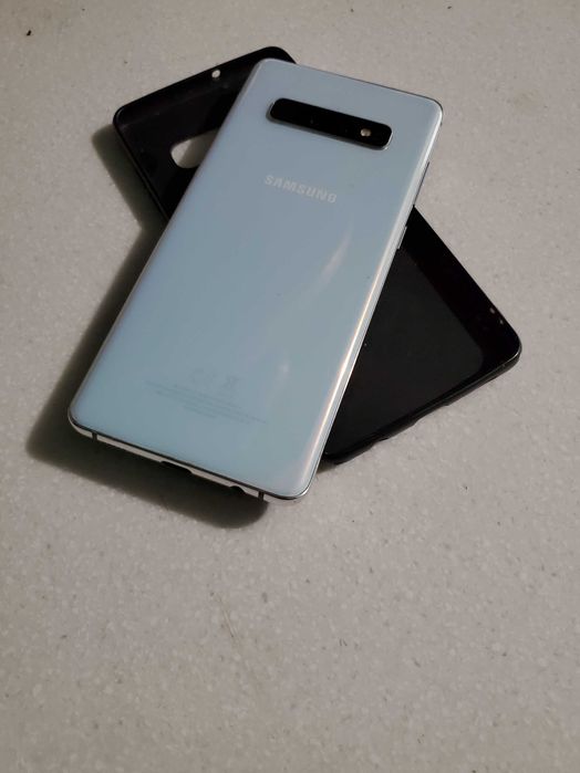 Продам самсунг s10+