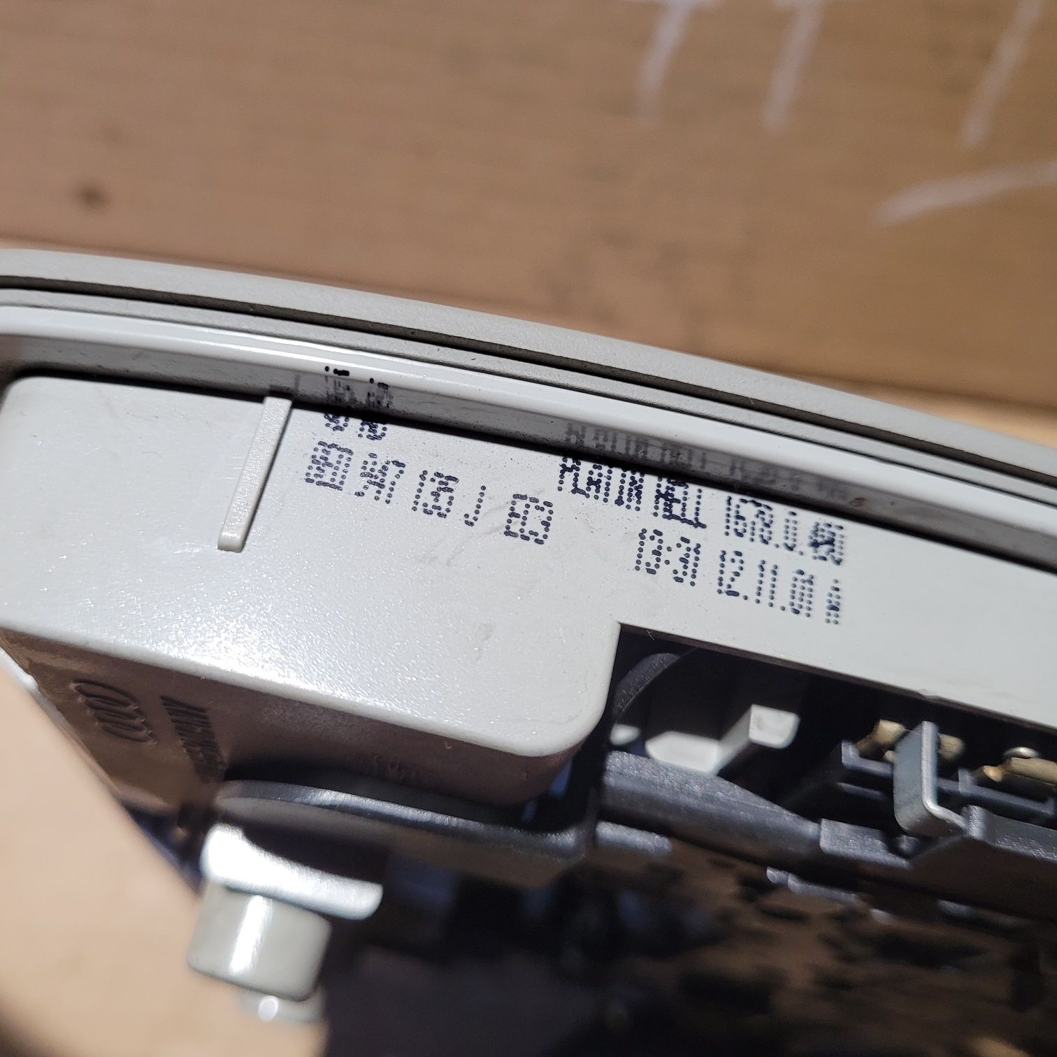 Lampka podsufitki oświetlenie wnętrza kabiny audi a4 b6 2002r szara