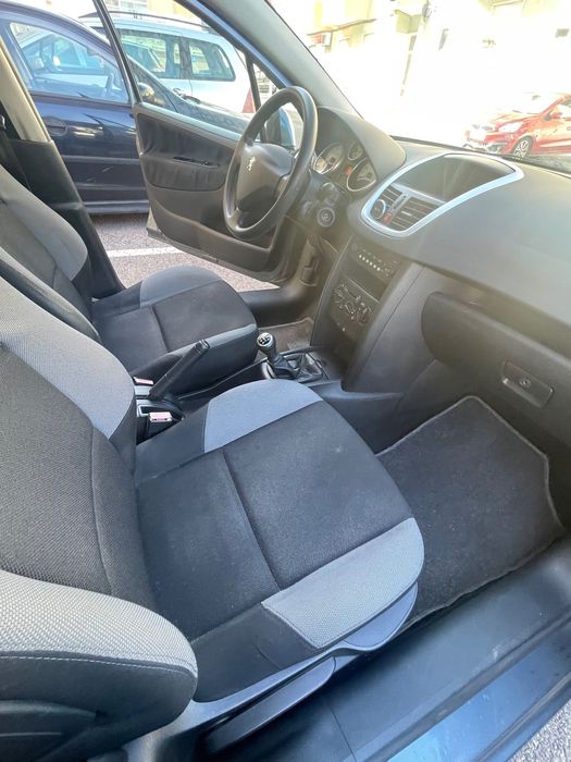 Peugeot 207 - ano de 2006