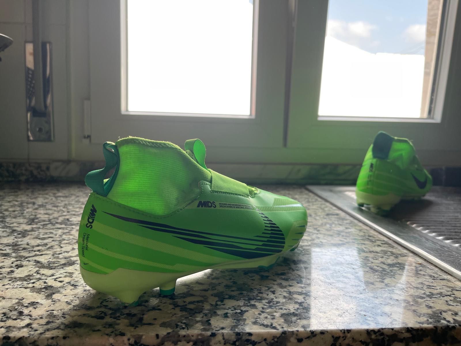 Chuteira Nike usada uma única ve