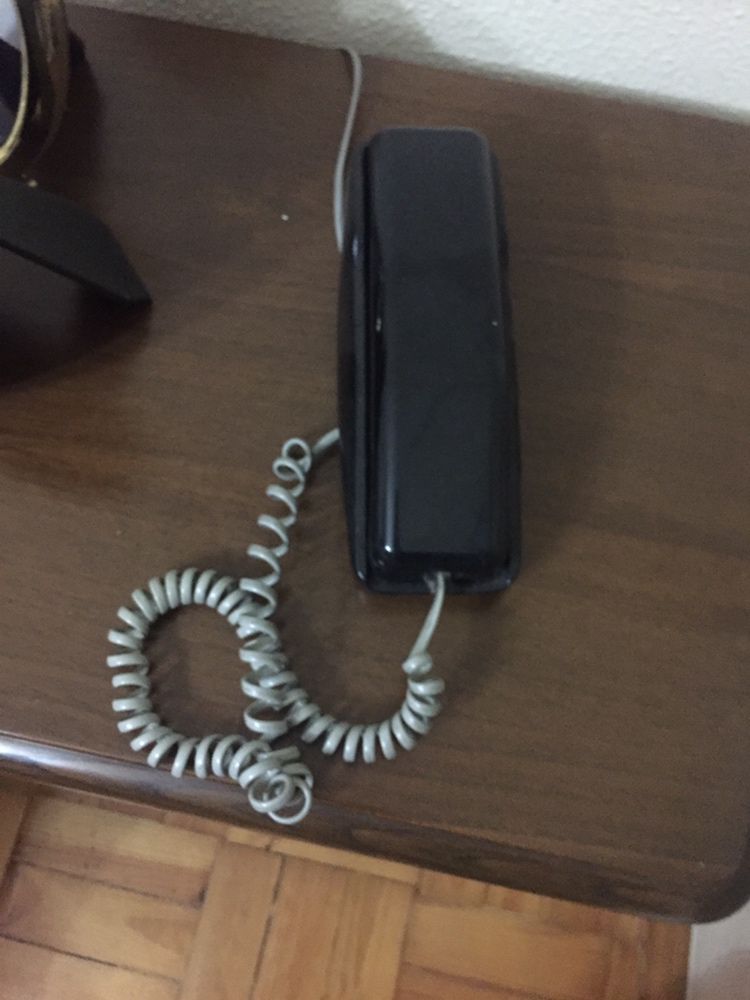 Telefone antigo preto