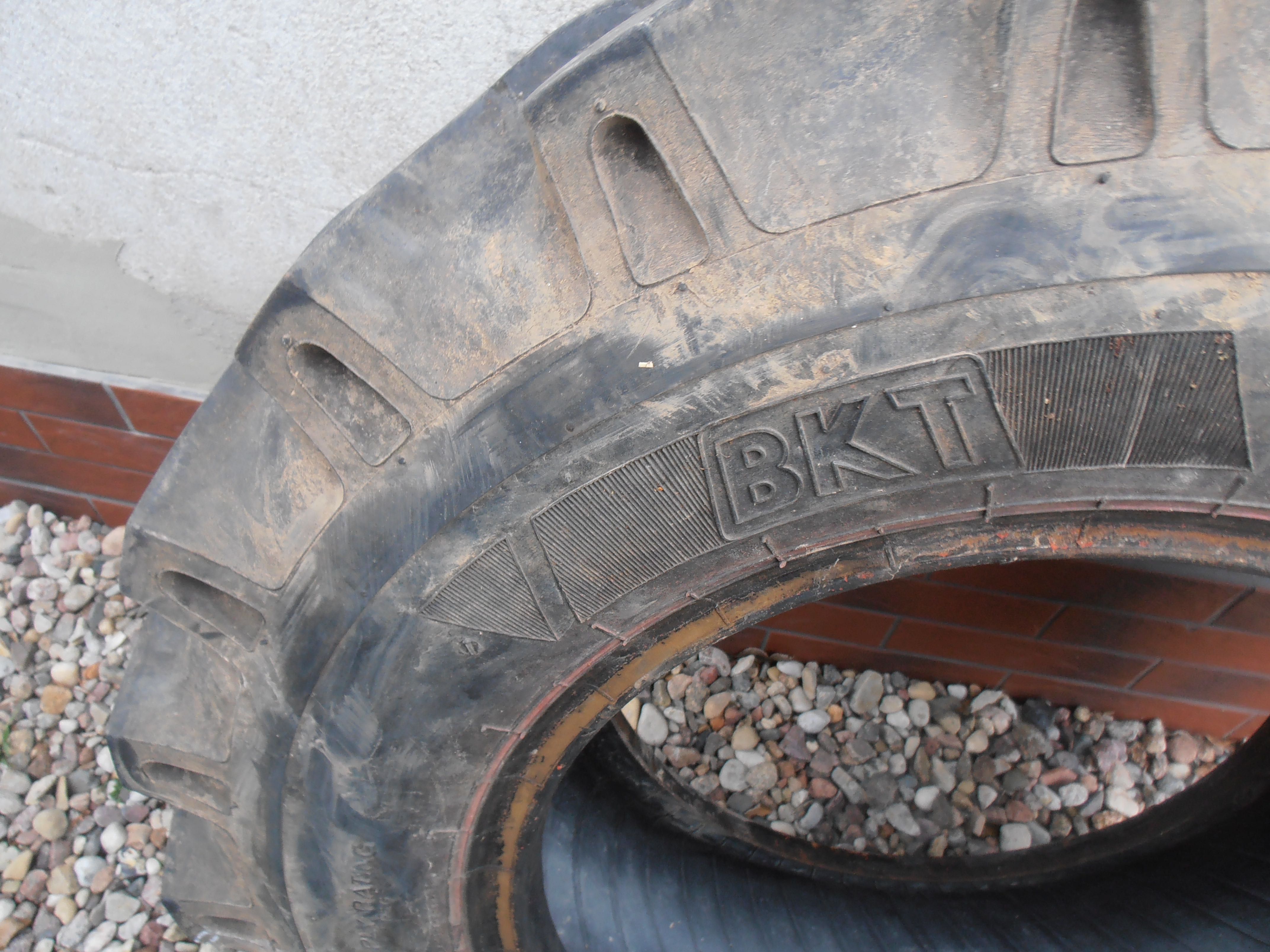 Opona 10,5. R-18 MPT