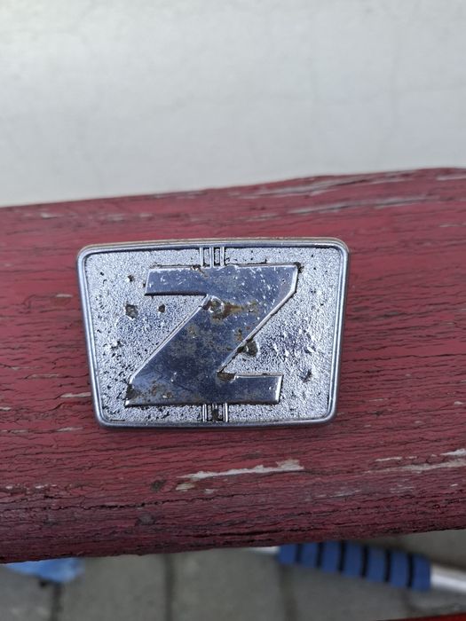 Zabytkowy znaczek emblemat Zastawa  prl