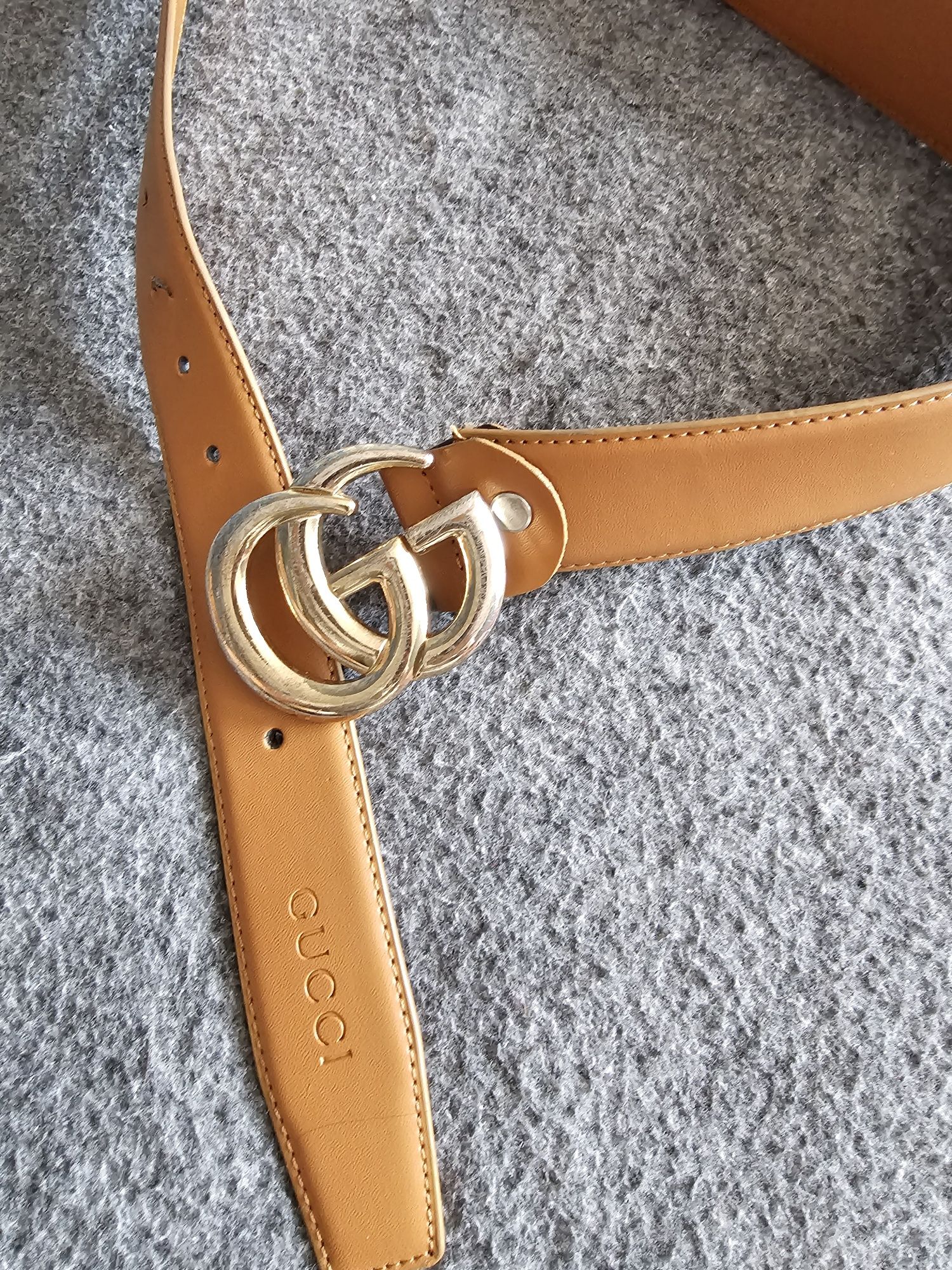 Женский ремень "Gucci".