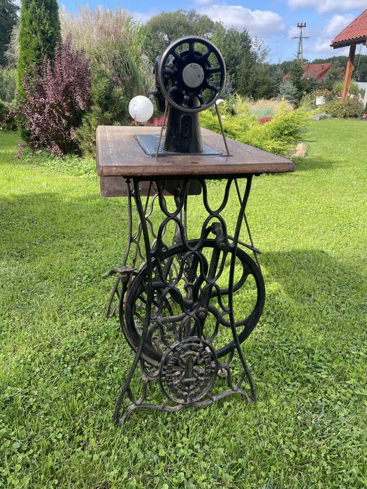 Zabytkowa maszyna do szycia SINGER