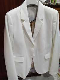 Blazer branco de senhora novo e ofereço uma túnica