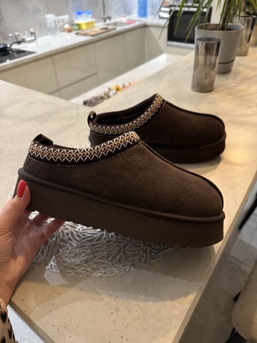 Нові угги tazz шоколадного кольору розмір 40 26 см стелька