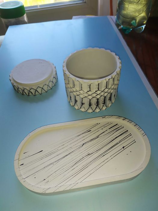 ємність з кришкою