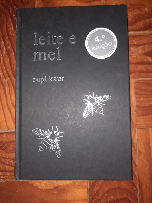 Livro "Leite e Mel" de Rupi Kaur