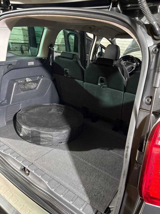 Peugeot 5008 • 2010 рік • 6 500 $