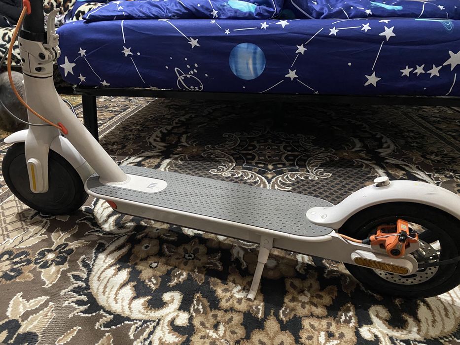 Електросамокат Xiaomi Mi Electric Scooter 3