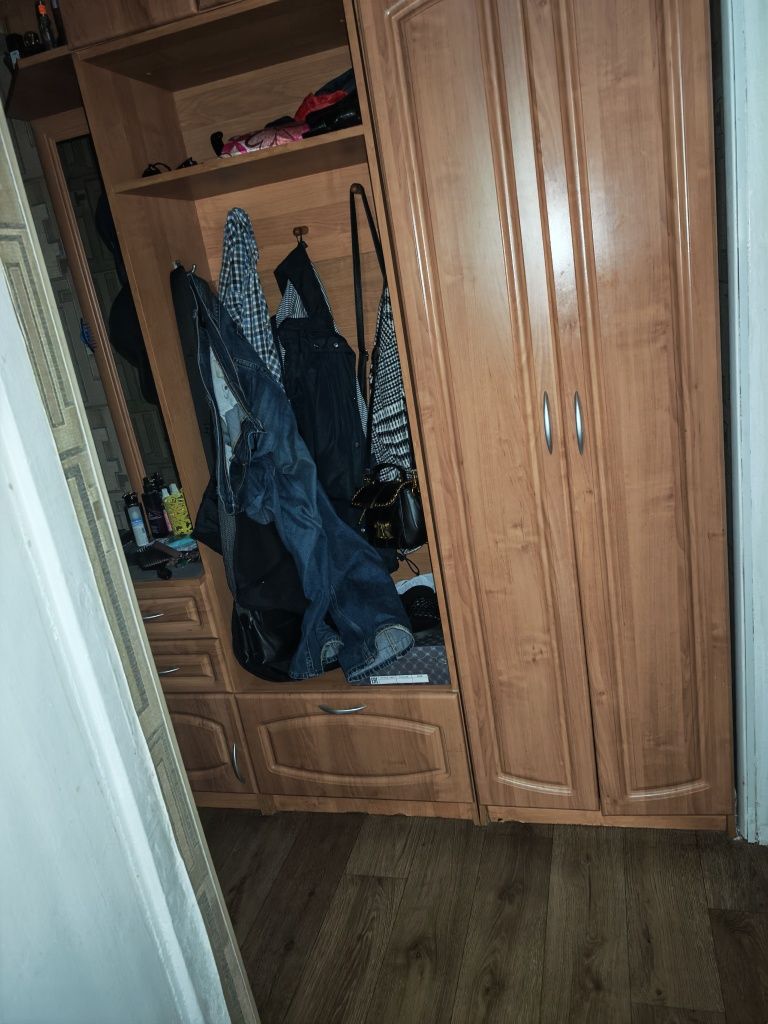 Продам прихожу в коридор
