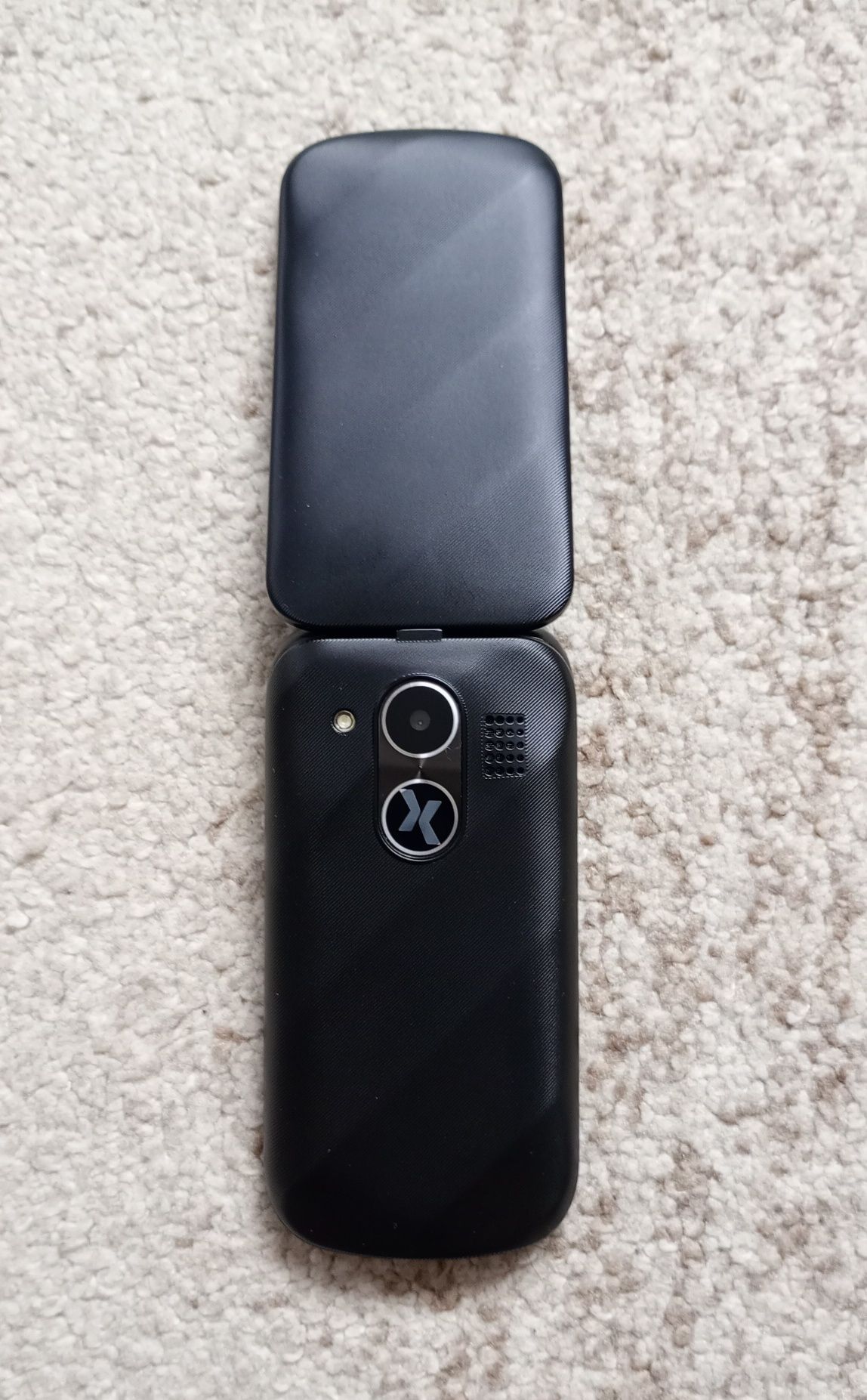 Telefon z klapką MAXCOM MM815