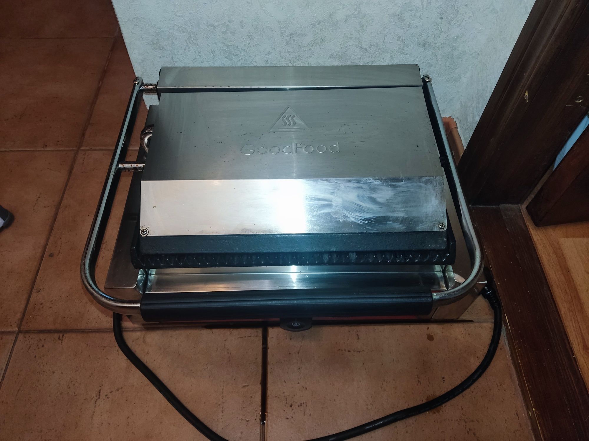 Гриль контактний GoodFood ECG11 Panini RED
