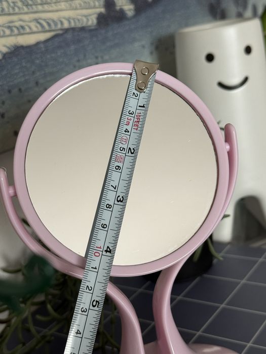 Różowe lusterko w stylu retro – obrotowe, uroczy design