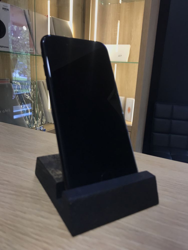 iPhone SE 2020 64/128/256gb Black / White /Red