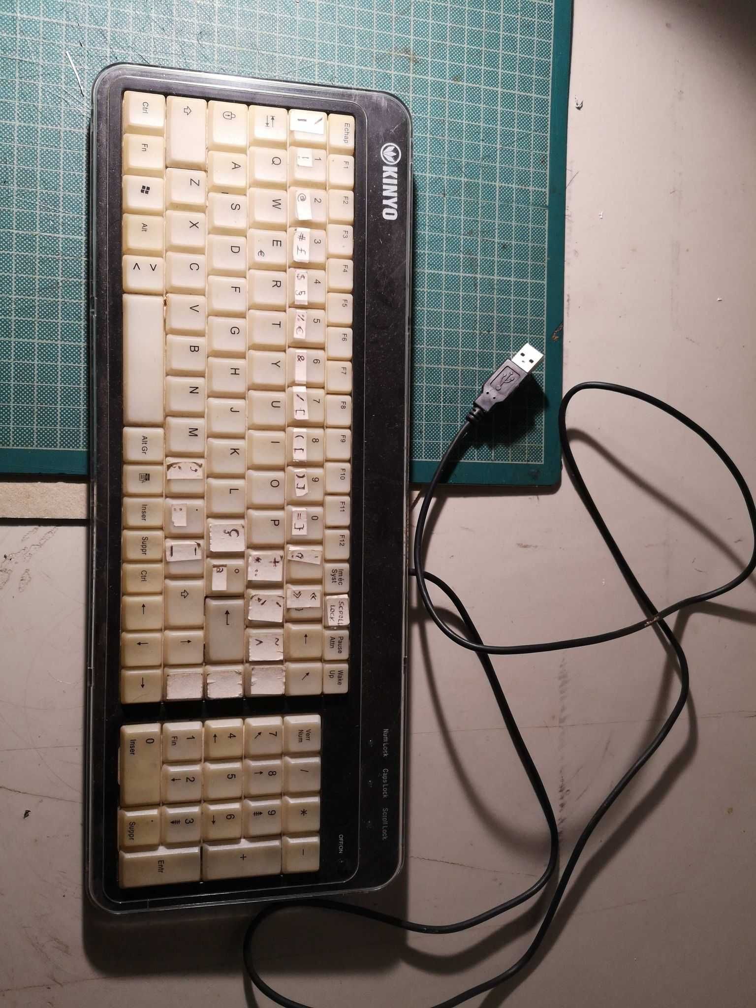 teclado USB kinyo retroiluminado