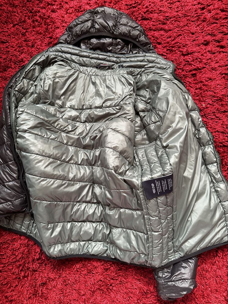 Куртка tommy hilfiger L оригінал стан 10/10
