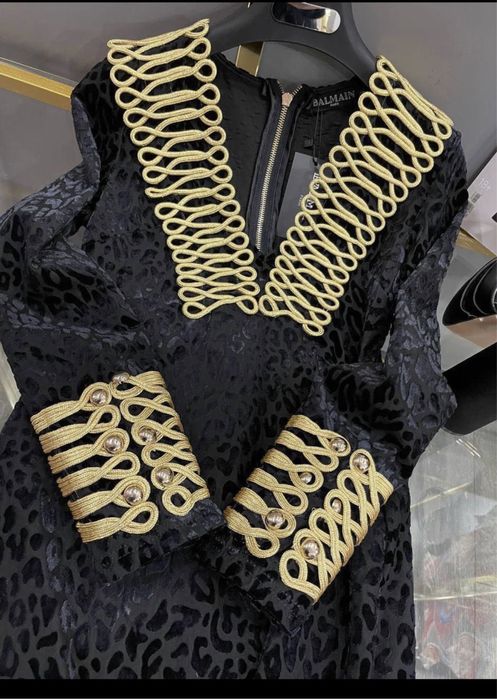 Плаття з біркою