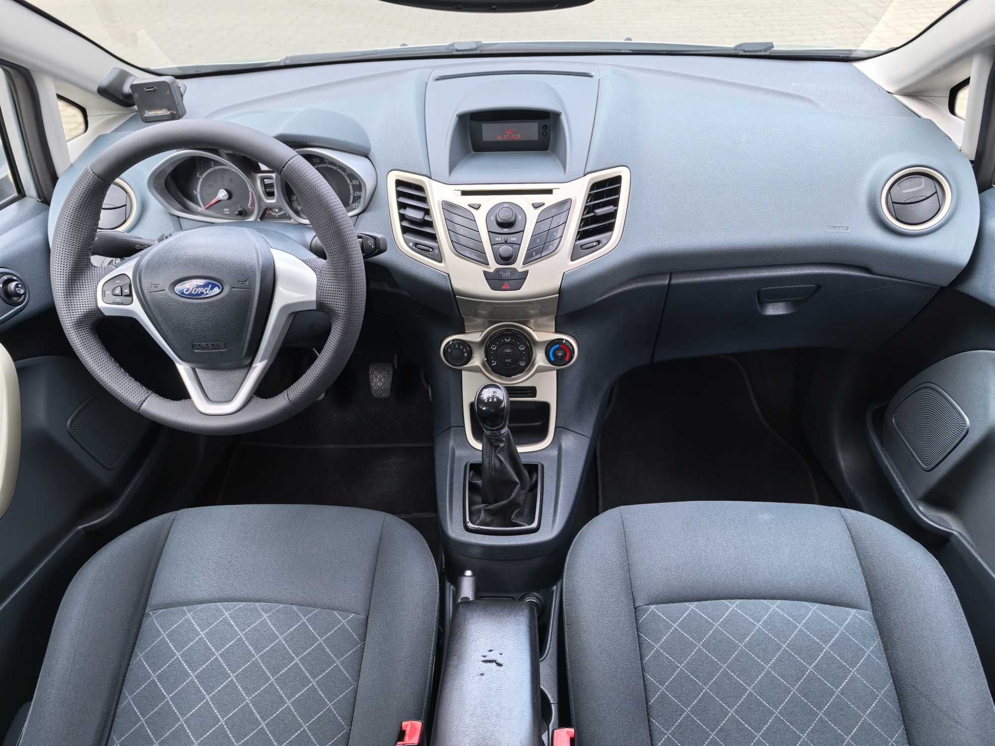 Ford Fiesta Titanium 1.4 benzyna niski przebieg Okazja Zamiana