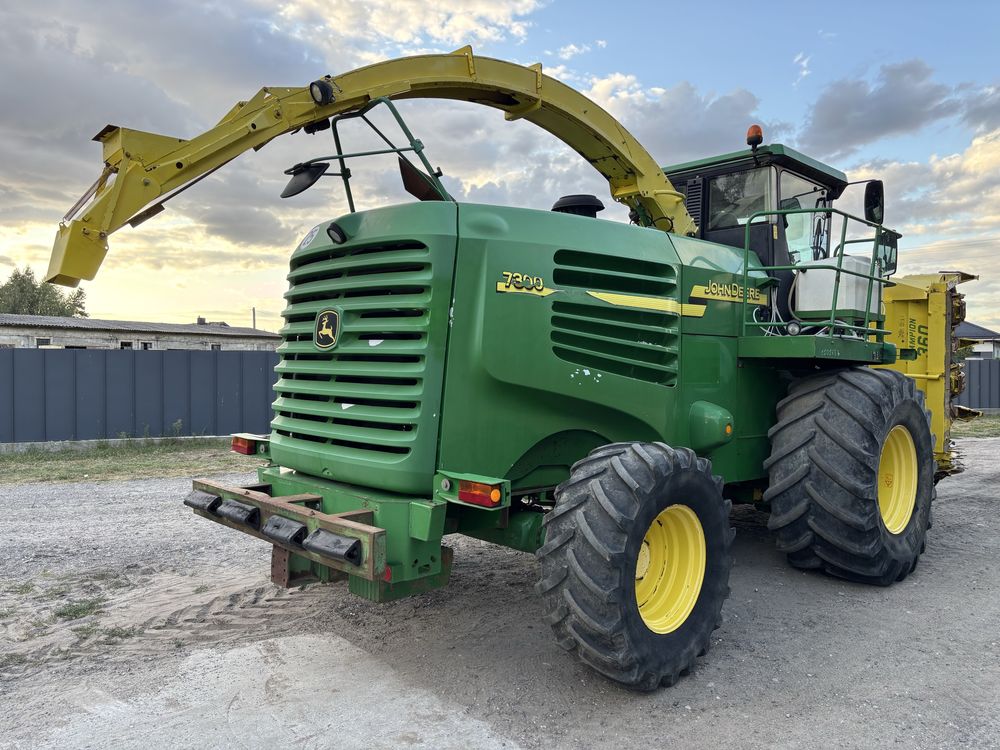 Sieczkarnia john deere 7300 zprzystawką